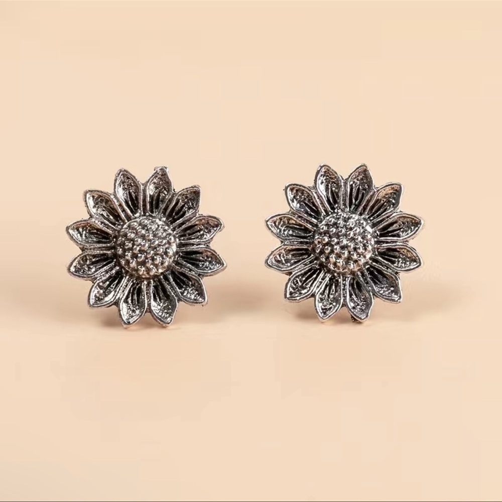Silver tone Small Sunflower Earrings NWT